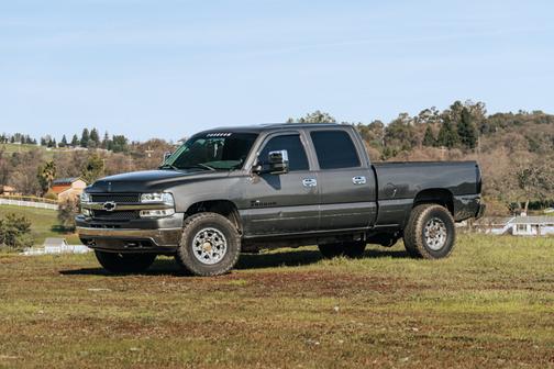 Gray 2002 Chevrolet Silverado 2500 LS H/D Crew Cab