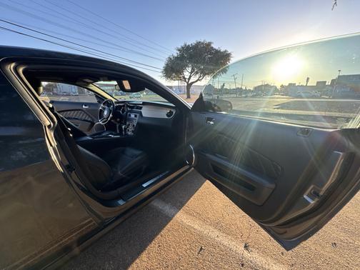 2011 Ford Mustang V6