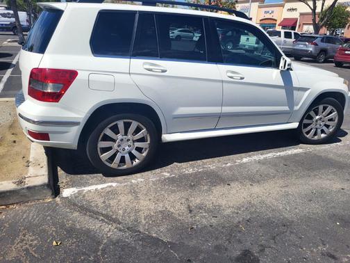 White 2010 Mercedes-Benz GLK-Class GLK 350