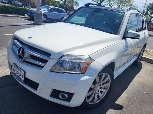 White 2010 Mercedes-Benz GLK-Class GLK 350