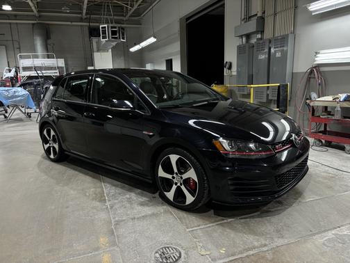 2017 Volkswagen Golf GTI SE 4-Door