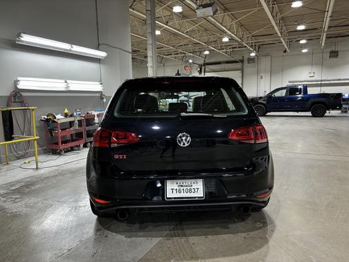 2017 Volkswagen Golf GTI SE 4-Door