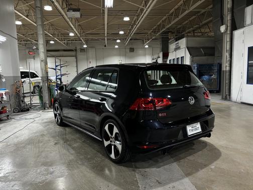 2017 Volkswagen Golf GTI SE 4-Door
