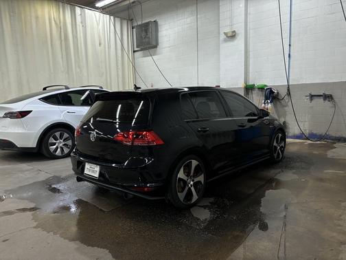 2017 Volkswagen Golf GTI SE 4-Door