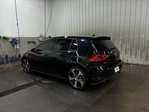 2017 Volkswagen Golf GTI SE 4-Door