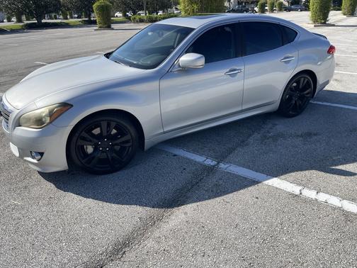 2011 INFINITI M56 Base