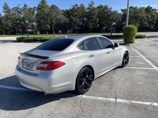 2011 INFINITI M56 Base