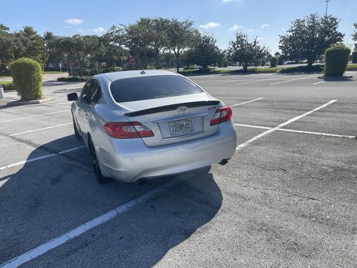 2011 INFINITI M56 Base
