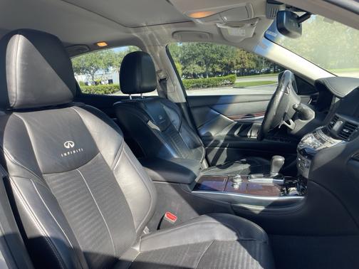 2011 INFINITI M56 Base