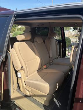 Red 2016 Kia Sedona LX
