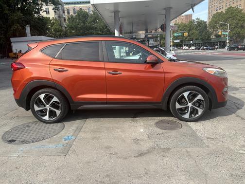 Red 2016 Hyundai TUCSON Limited