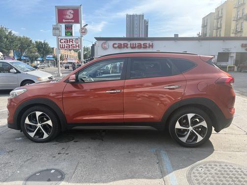 Red 2016 Hyundai TUCSON Limited
