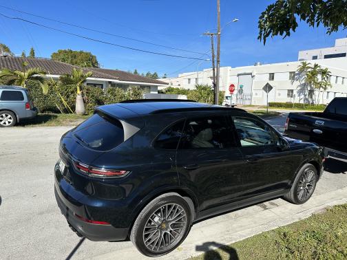 2023 Porsche Cayenne Platinum Edition
