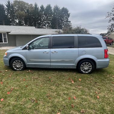 2013 Chrysler Town & Country Touring-L
