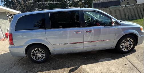 2013 Chrysler Town & Country Touring-L