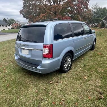 2013 Chrysler Town & Country Touring-L