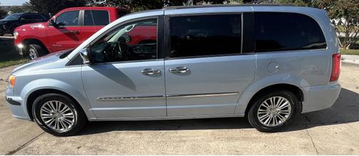 2013 Chrysler Town & Country Touring-L