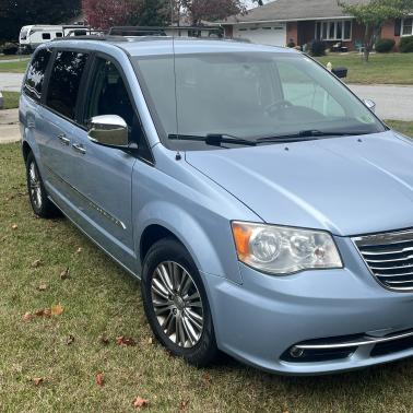 2013 Chrysler Town & Country Touring-L
