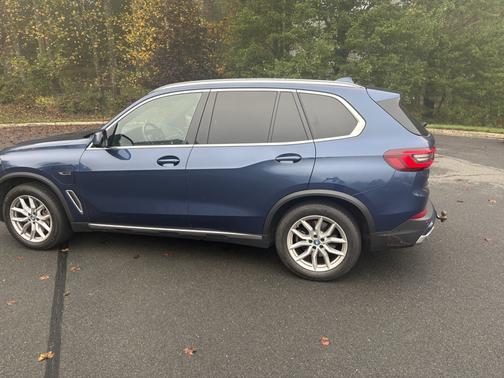 Blue 2022 BMW X5 PHEV xDrive45e