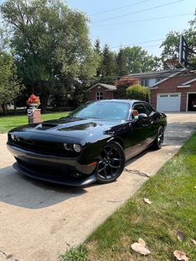 Black 2022 Dodge Challenger R/T
