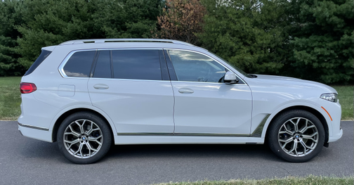 Photo 2 of 13 of 2020 BMW X7 xDrive40i