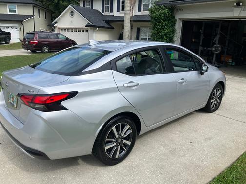 Silver 2021 Nissan Versa 1.6 SV