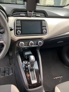 Silver 2021 Nissan Versa 1.6 SV