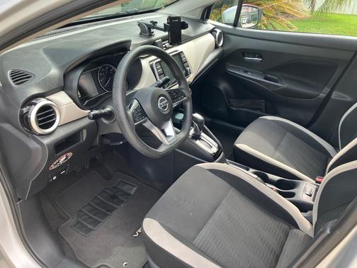 Silver 2021 Nissan Versa 1.6 SV