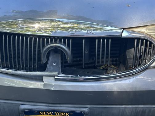 Gray 2005 Buick Rainier CXL
