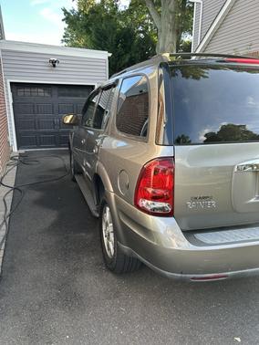 Gray 2005 Buick Rainier CXL