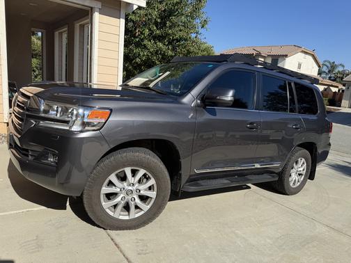 2017 Toyota Land Cruiser Base