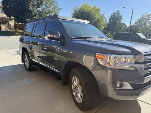 2017 Toyota Land Cruiser Base