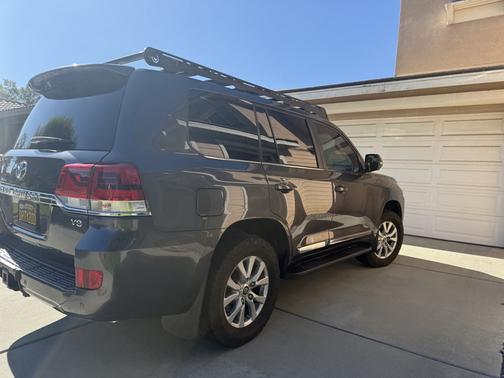 2017 Toyota Land Cruiser Base