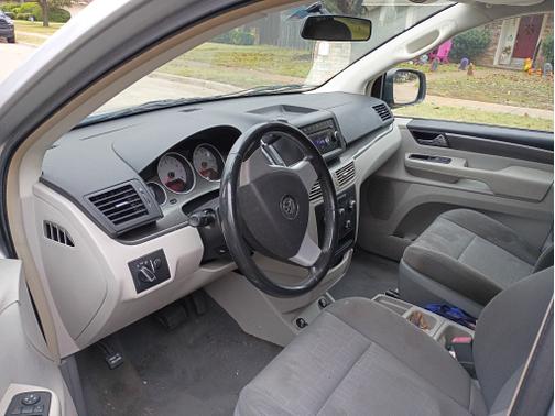 2009 Volkswagen Routan SE