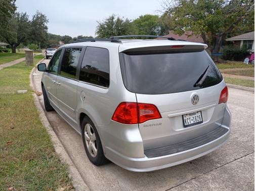 2009 Volkswagen Routan SE