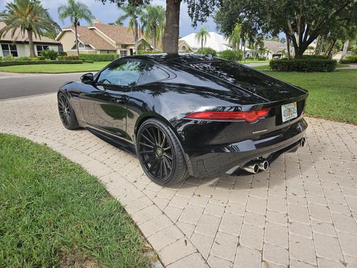 2016 Jaguar F-TYPE R