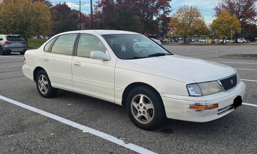 White 1997 Toyota Avalon XLS