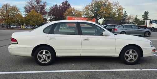 White 1997 Toyota Avalon XLS