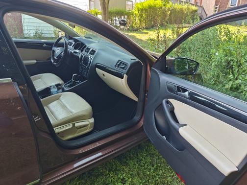 2017 Volkswagen Jetta 1.8T SEL Premium