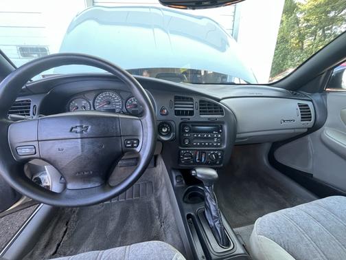 White 2003 Chevrolet Monte Carlo LS