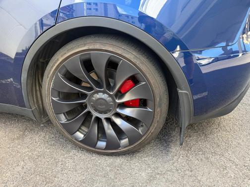 Blue 2024 Tesla Model Y Performance