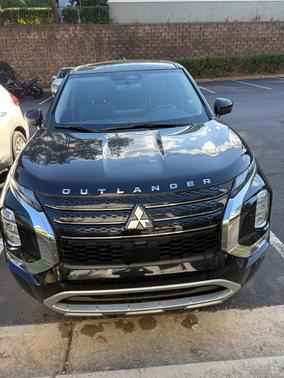 2024 Mitsubishi Outlander SE Black Edition w/Pano Roof