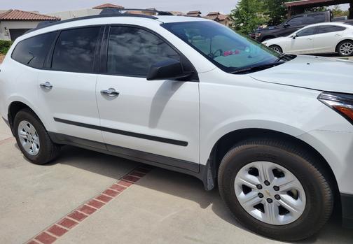 White 2017 Chevrolet Traverse LS