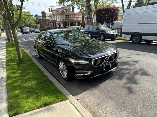 Black 2018 Volvo S90 T6 Inscription