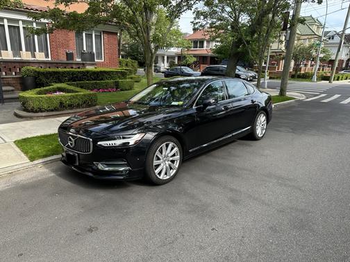 Black 2018 Volvo S90 T6 Inscription