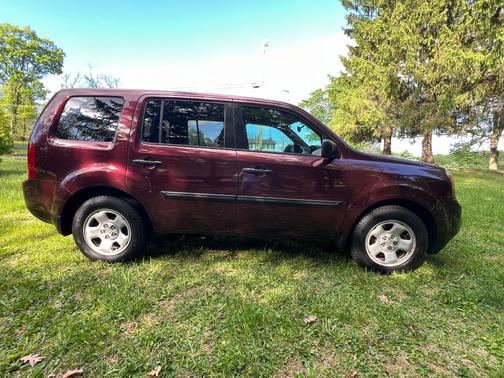 Red 2015 Honda Pilot LX