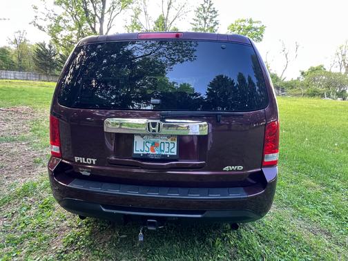 Red 2015 Honda Pilot LX