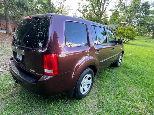 Red 2015 Honda Pilot LX