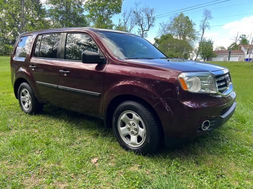 Red 2015 Honda Pilot LX