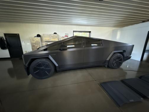 2024 Tesla Cybertruck Cyberbeast